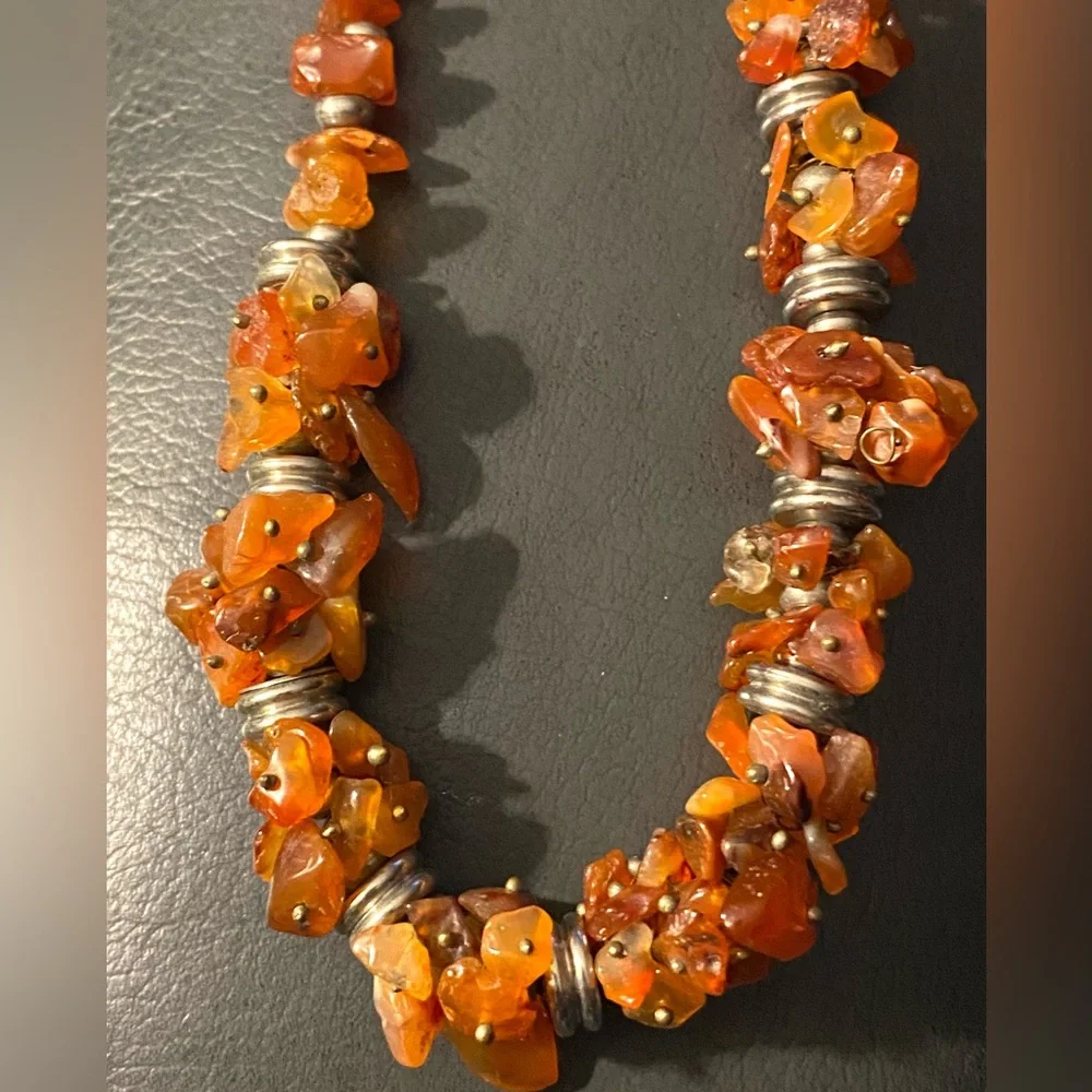 Elegant Carnelian Chip Beaded Chocker Style Necklace Silver Tone Spacer Beads